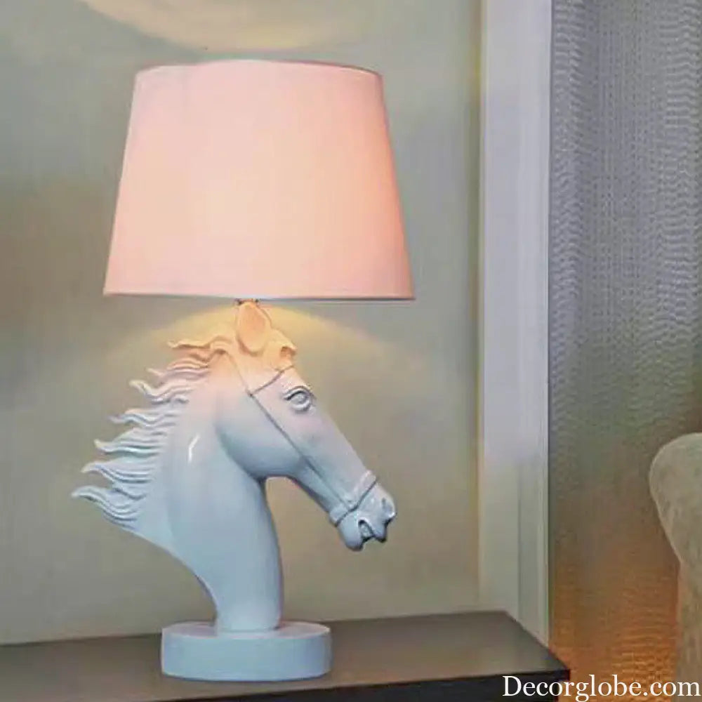 Nordic resin creative horse head table lamp modern living room living room home model room desktop decoration